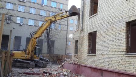 демонтаж здания экскаватором демонтаж здания экскаватором